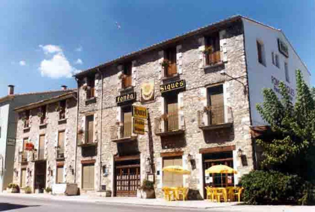 Hotel Fonda Siques 베살루 외부 사진